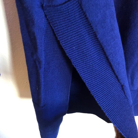 Cyrus blue long sleeve pullover sweater solid cozy lightweight side slits Sz. L - Picture 2 of 3